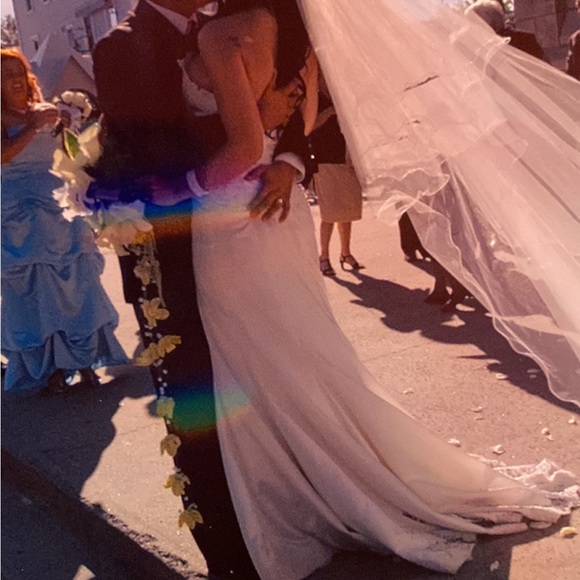 Wedding dress Les Noces Couture in Italian natural silk and lace guipure details - Picture 16 of 16